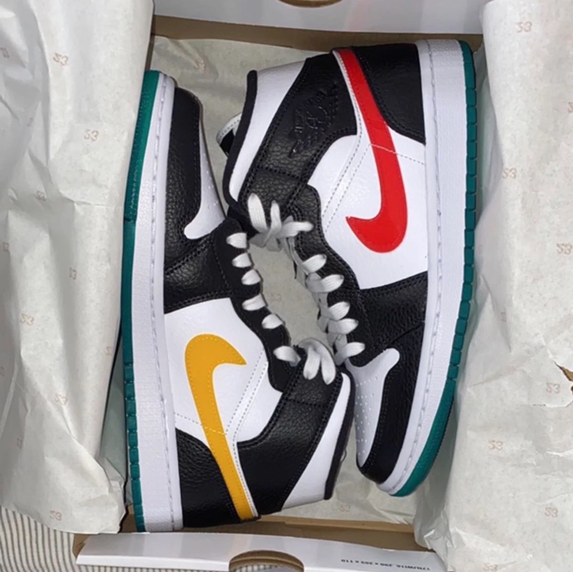 nike air jordan 1 mid