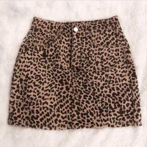 leopard mönstrad kjol från Gina storlek xs. + Frakt 60kr