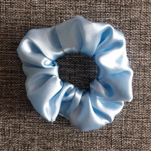 Scrunchie - Säljer dessa egna sydda scrunchies för 25 + 11kr frakt