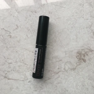 Mascara - Mascara säljes från clinique! Nypris: 235kr +frakt mitt pris: 70kr +frakt!! Frakten är 11kr spånar frakt: 53kr (tror jag)