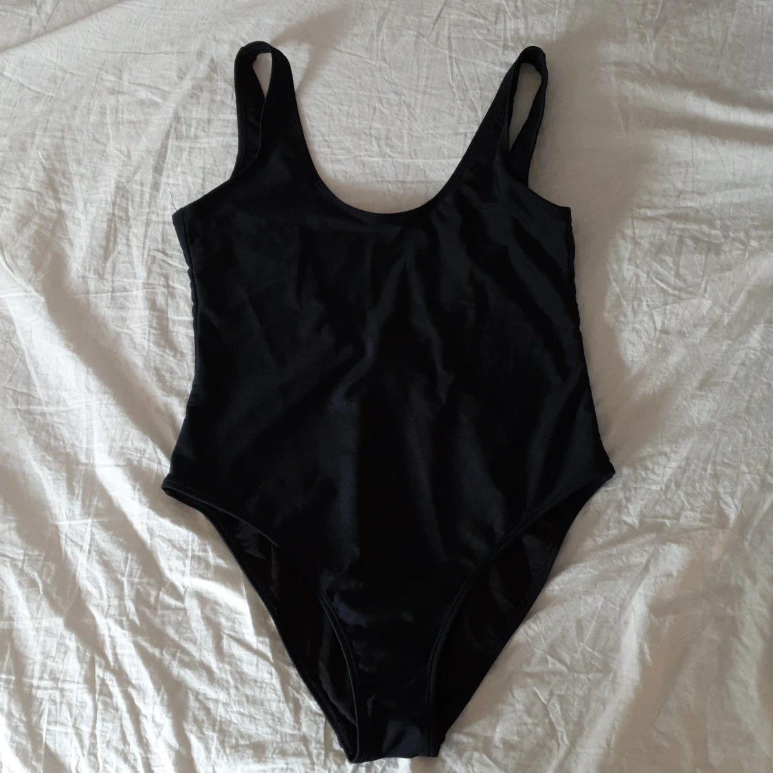 Svart baddräkt