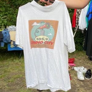 Fin tröja  -  Storlek: L Pris: 100kr Frakt: 66kr Hör av dig om du är intresserad eller har några frågor kram💞💞 