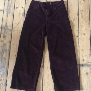Manchester byxor vinröda - Passar någon 155-160