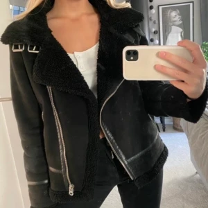 Jacka från zara - Jättefin jacka från Zara! Köpt förra vintern💖