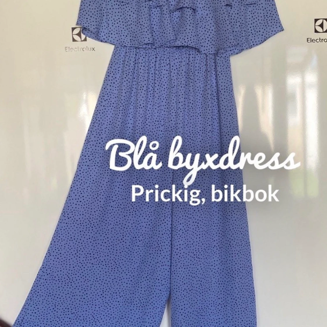 Blå byxdress bikbok 