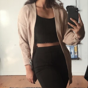 beige kofta - aldrig använd! väldigt skönt material i en beige färg💕 (ingen retur)