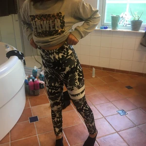 Svea gymmpabyxsor - Använda 1 gång , ser ut som stronger!bekväma och tuna.inga hål eller slitningar. Säljs för att dom inte kommmer till användning.