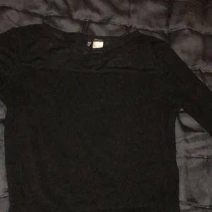 Topp - En långärmad topp från H&M i strl S men passar även Xs. Frakt tillkommer! 
