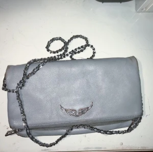 Zadig väska - Väldigt använd och har lite repor därav lågt pris, men så snygg och passar till allt!