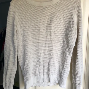 Långärmad tröja - Fin beige tröja från Zara med mönster. Inte mycket använd