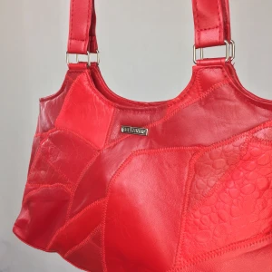 Stefano Vintage Purse - A super cool shoulder bag from Stefano in good condition. So unique and badass!! No return nor refund. Free shipping everywhere in Sweden.   Width 40 cm Height 18 cm