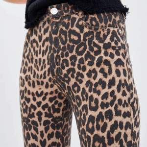 Leopard jeans från zara i stolek 36