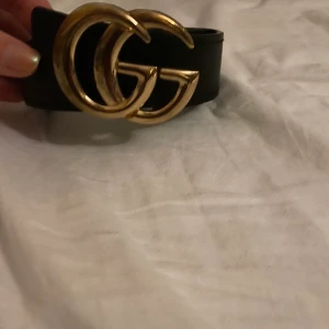 Skärp / bälte!  - Snyggt bälte i guld. (GG). (Ej äkta) 