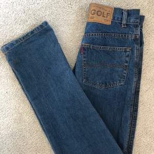 Jeans som jag köpt på humana från märket Golf. Säljer nu då de har blivit för små. Väldigt långa, bra längd på mig som är 178. Fläckar längst ner vid benen (se 3e bilden), syns inte om man viker upp dem☺️