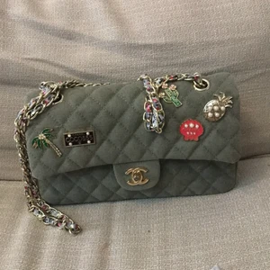 Nyskick Chanel  - Hel och ren.