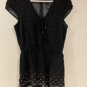 Byxdress från Factorie - Bra skicka, använd ett fåtal gånger. 