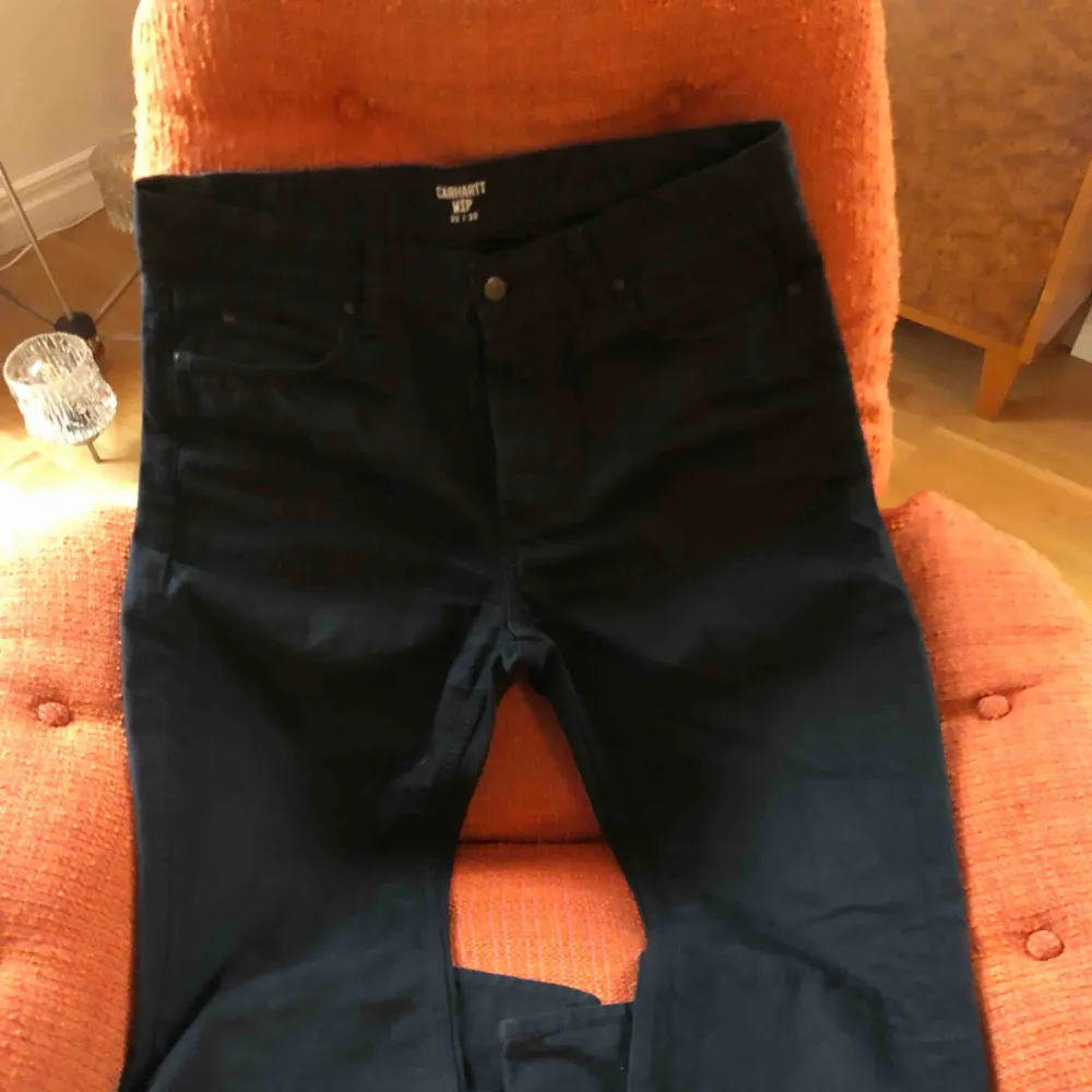 Svarta Carhartt-jeans i storlek 32x32.. Jeans & Byxor.