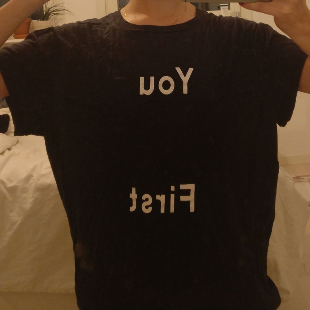 T-shirt av Acne Storlek XL (jag har storlek XS/S annars för ref) Köparen står för frakt! . T-shirts.