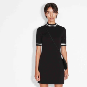  - Säljer finaste klänningen ifrån Monki! Storlek XS men passar nog S också. Använd ett fåtal gånger, så den är så gott som ny💕Bild 1 är från Monki. Priset är exkl. frakt