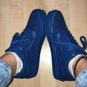  - Vans old skool  Använda 1 gång, perfekt skick Nypris 750