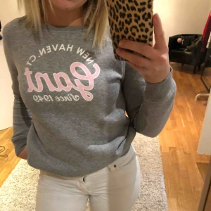  - Gant tröja i bra skick, barnstorlek 158/164 men är då som en XS/S. Nästan aldrig använd.     Kan mötas upp runt Stockholm, köparen står för frakt, tar helst bara swish