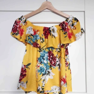  - Top från Gina tricot som endast är använd vid ett tillfälle! Frakten ingår 😌