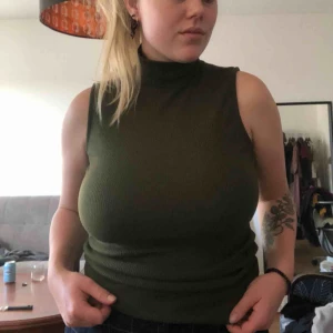  - Ett linne i jättefin grön färg som tyvärr inte kommer tillanvändning.. 💚 Köparen står för frakt! 🧡