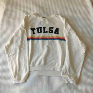  - Lite baggy snygg tjocktröja från pull and bear.