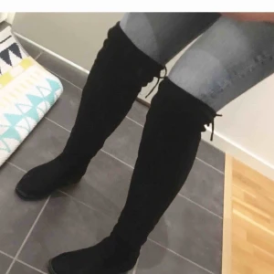 - Skitsnygga over-knee stövlar från Tiamo! Köpta för ca 2 år sen, använda ganska mycket men i väldigt bra skick! Möts upp i Sthlm.