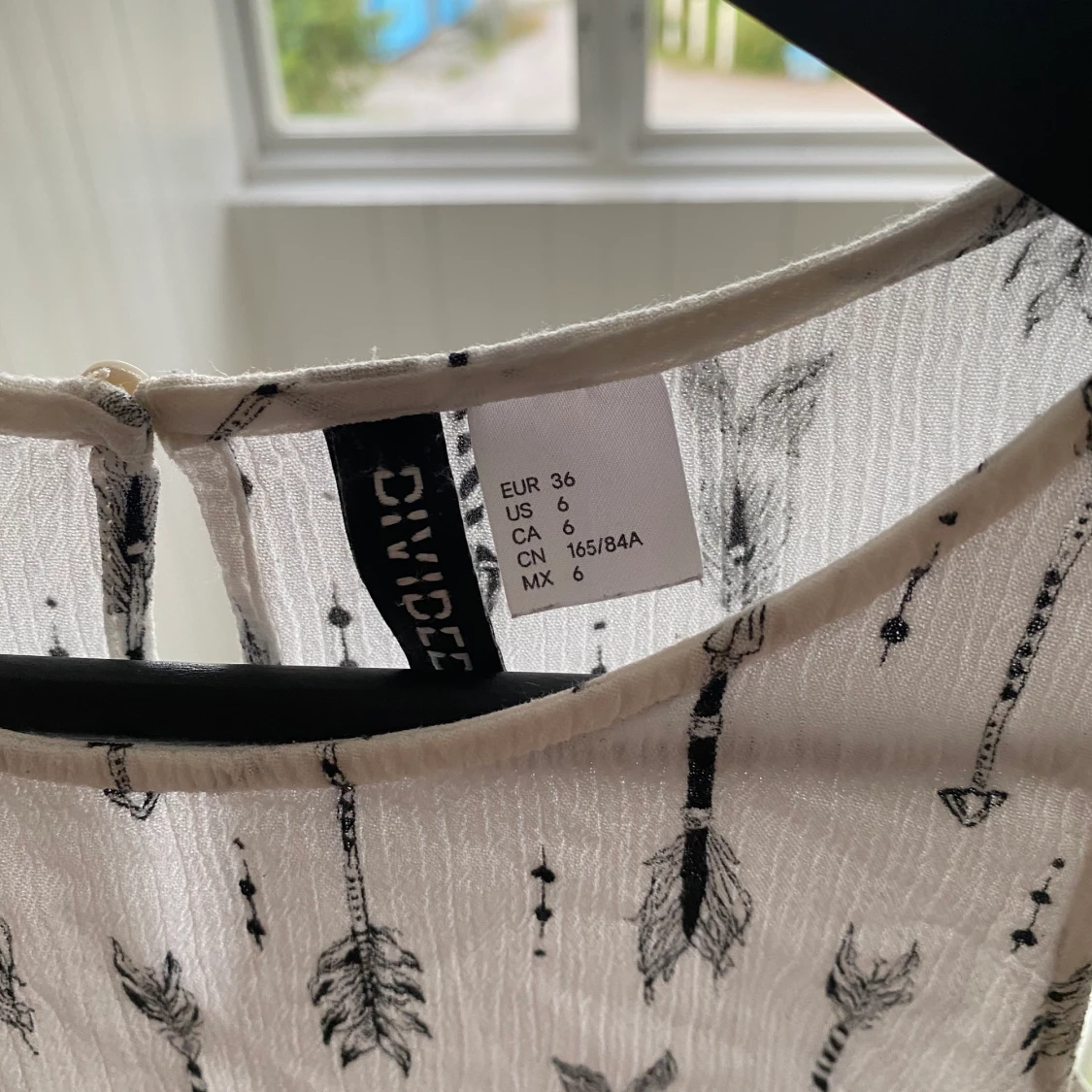 Linne med detaljer i ryggen! - 91