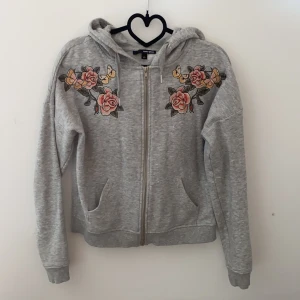 Grå kofta  - Stolen xs. Nästan aldrig använd