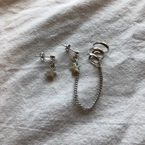 ÖRHÄNGE - Dessa nickelfria örhängen finns nu i ett begränsat antal⚡️🌼🌈💕  Som ni ser krävs inget hål för att bära ear-cuffen, utan den sätts bara på och är justerbar🥰  95kr inkl frakt!   Dm vid köp 🌈⚡️