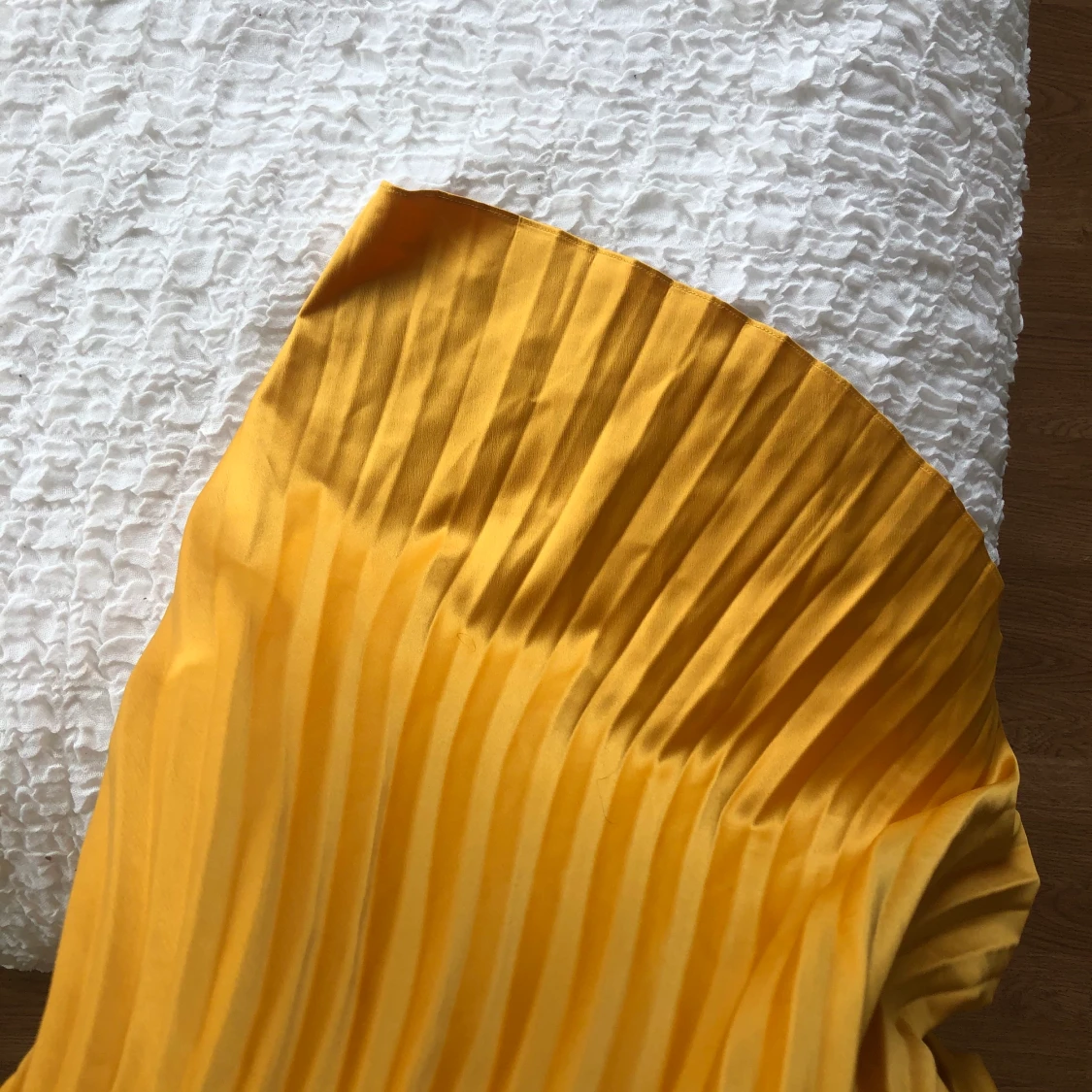 Gul/guldig kjol - 90