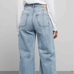 Wide jeans - Supersnygga ACE byxor i air blue, bra skick och slutsålda på hemsidan och butik 💓 sista bilden visar färgen bättre