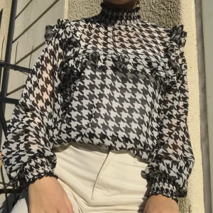 Rutig mesh blus  - 🦋 Rutig blus i mesh från Gina Tricot. 🦋Fri Frakt