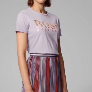 Hugo boss storlek S  - Helt ny, oanvänd. I storlek S. Pris går att diskutera. Köparen står för frakten. ÄKTA!