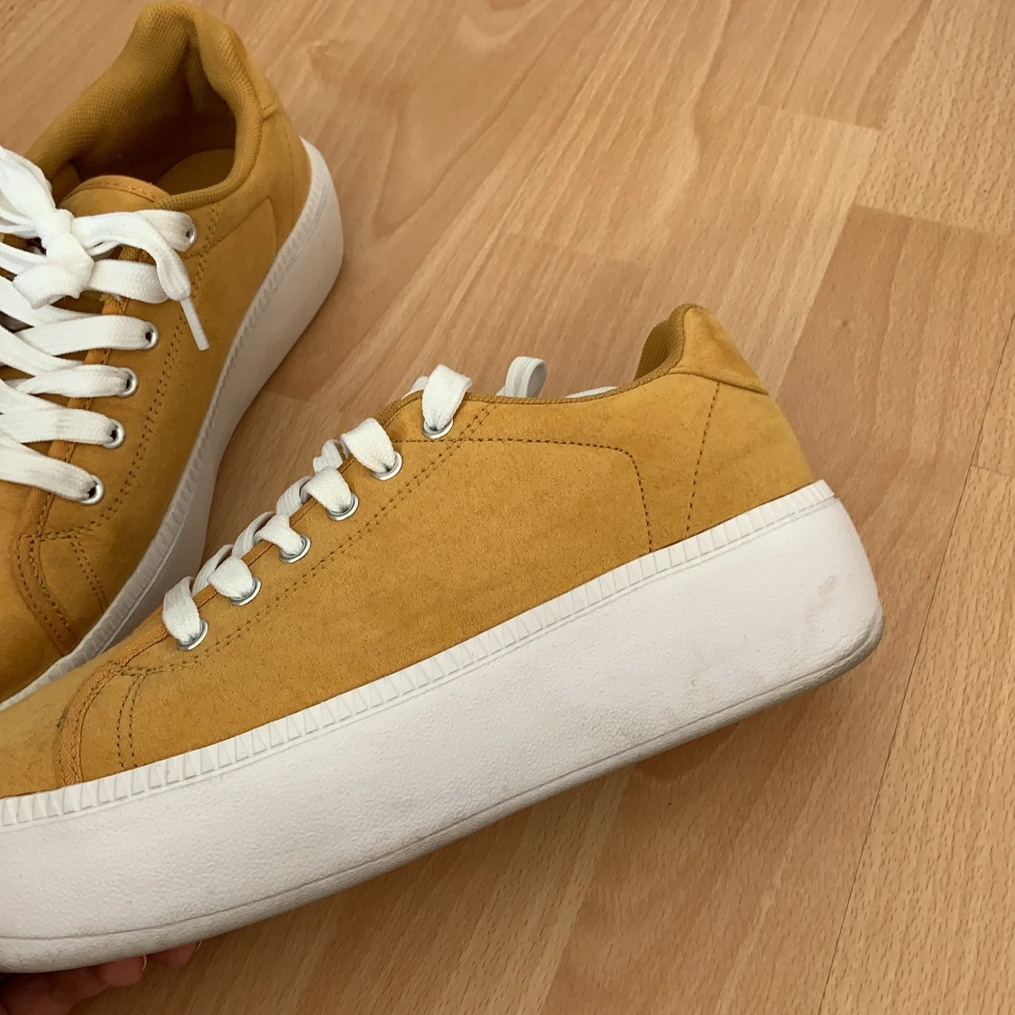 Gula platåskor stl 38 - 91