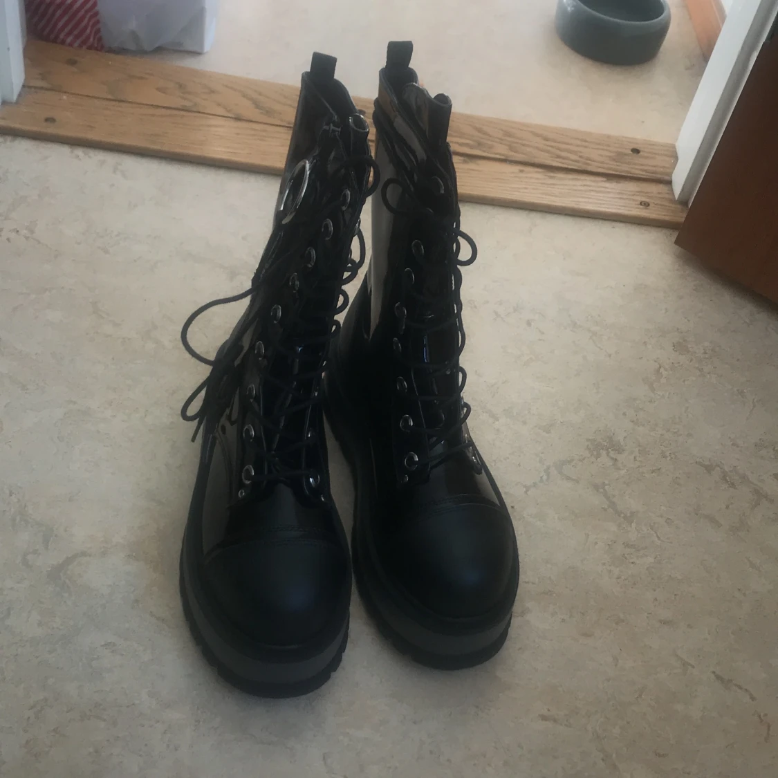 Demonia SLACKER-220 Black Patent - 90