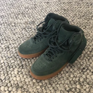 Nike Air Force - Supersnygga Nike Air Force. Endast använda 2 gånger så de är i nyskick! 