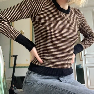 Cool tröja - Säljer denna coola tröja från Zara då även denna blivit för liten och den kommer inte till använding:/ 