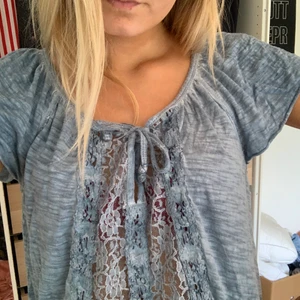 Blus från Abercrombie - Blå blus från Abercrombie & Fitch i storlek M (känns som S)