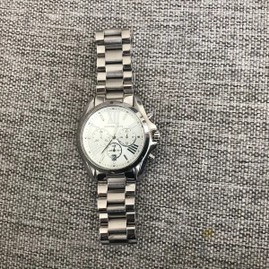  - Ny Michael kors klocka (kvitto finns)