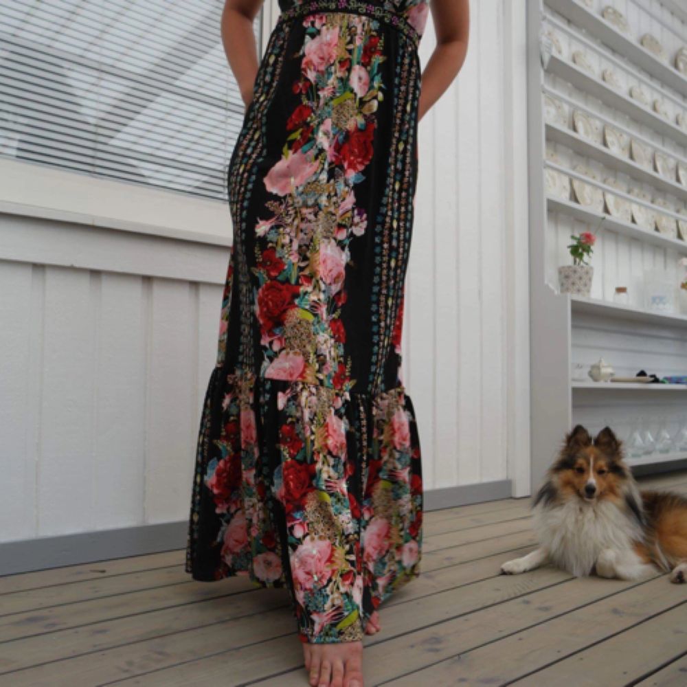 En snygg klänning från rosebud | Plick Second Hand