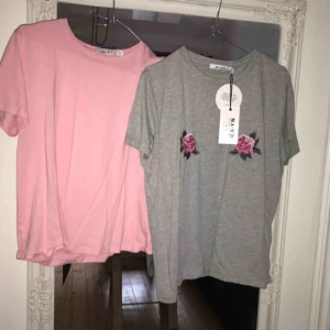  - Två t-shirts i nyskick. 