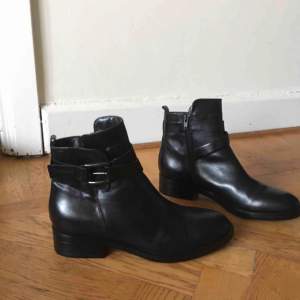 Helt oanvända boots från Nilson shoes, märke oscaria