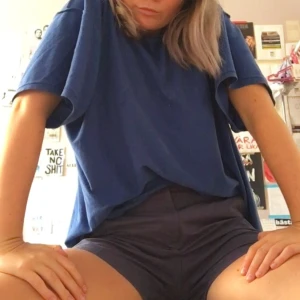  - Second hand adidas shorts, nice & sköna att bara sätta på sig. Dress up, dress down, eller typ till träning. Betalad via swish! 