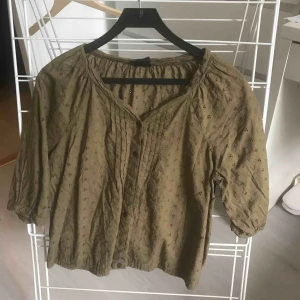  - Söt grön top- aldrig använd