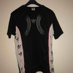 - En vintage adidas t-shirt! Köpt på beond retro, storlek M,  100kr + frakt 🌹