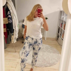  - Superfräscha kostymbyxor ifrån Gina Tricot i storlek 34. Dock aldrig använda så hoppas någon kan få användning för dom. 😊