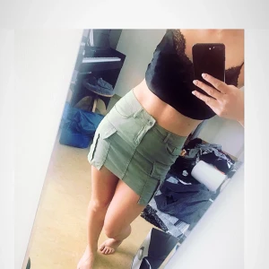  - Oanvänd kjol från Pink Woman! Superfin ❤️🖤 fri frakt!